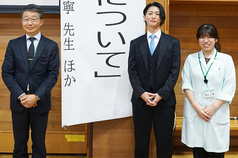 (左から)リハビリテーション技術部室長:齋藤正美 理学療法士、整形外科:内藤寧医師、栄養室:松井優香 管理栄養士